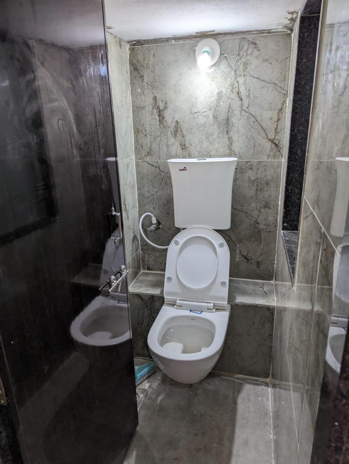 Swanky Sojourns Homestay Kolhapur Bagian luar foto